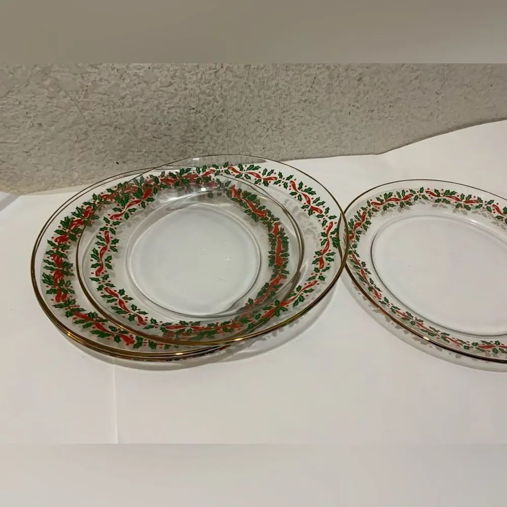 Set of 4 Arcoroc Christmas Holly Berry Plate 8” Red Ribbon Gold Trim